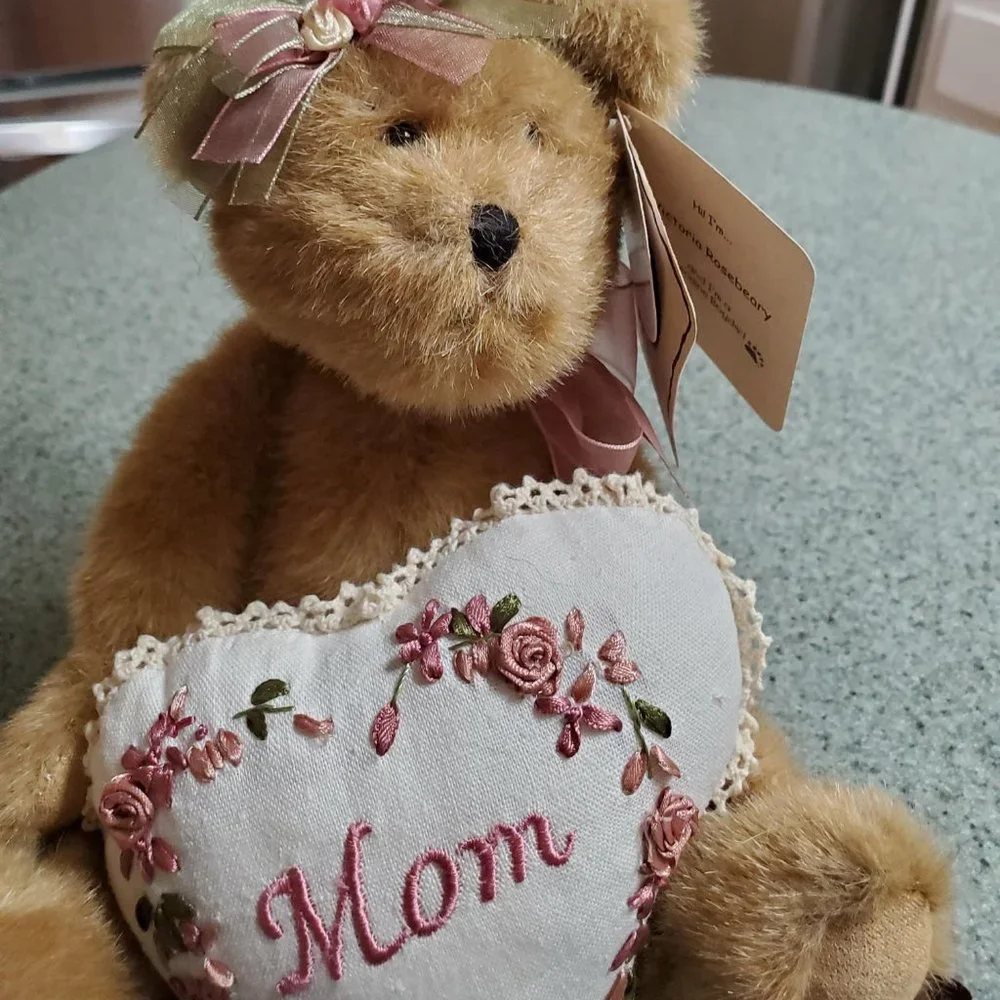 Mother's Day - Boyd's Bear Mom Heart Pillow - Picture 3 of 7